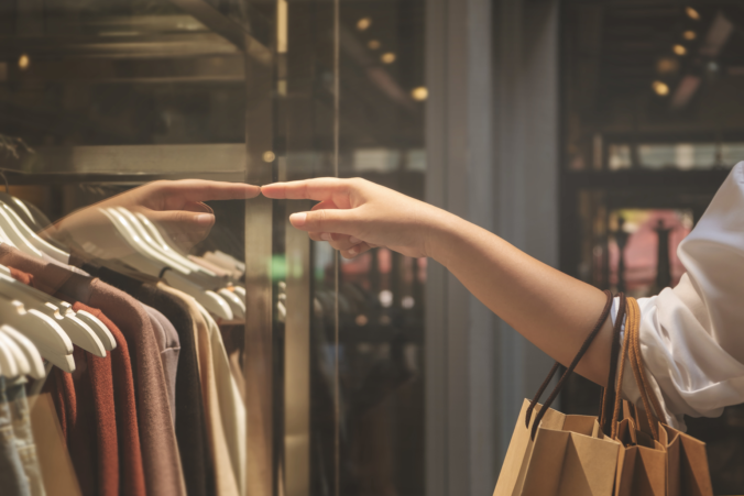 retail-business-attract-customers
