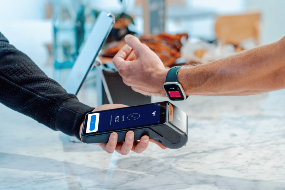 Apple-watch-contactless-payment-on-Tyro-Pro