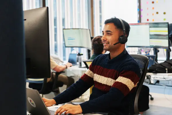 Call centre staff, Tyro